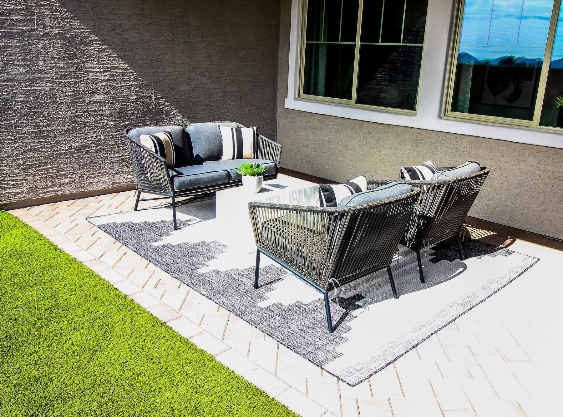 patio of house with rug and chairs