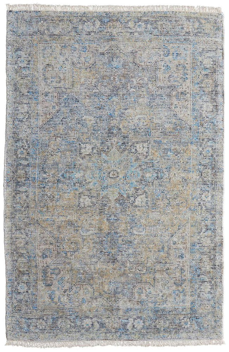 Rug with a floral pattern in blue and beige tones