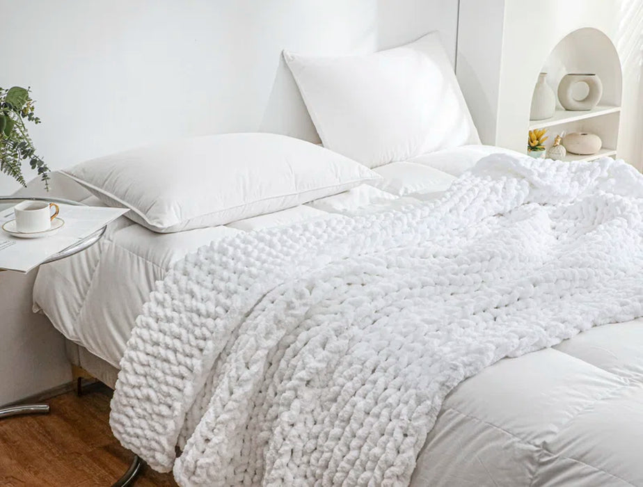 Chenille Chunky Knit Throw, Luxury Hand-Knitted Yarn Throw Blanket